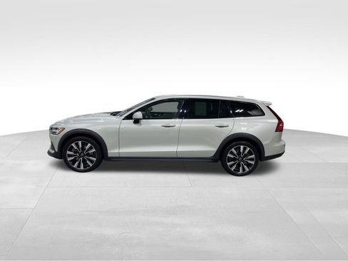 Used 2022 Volvo V60 T5 Cross Country w/ Advanced Package image 6