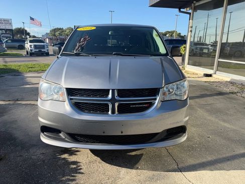 Used 2018 Dodge Grand Caravan SE w/ UConnect Hands-Free Group FWD image 2