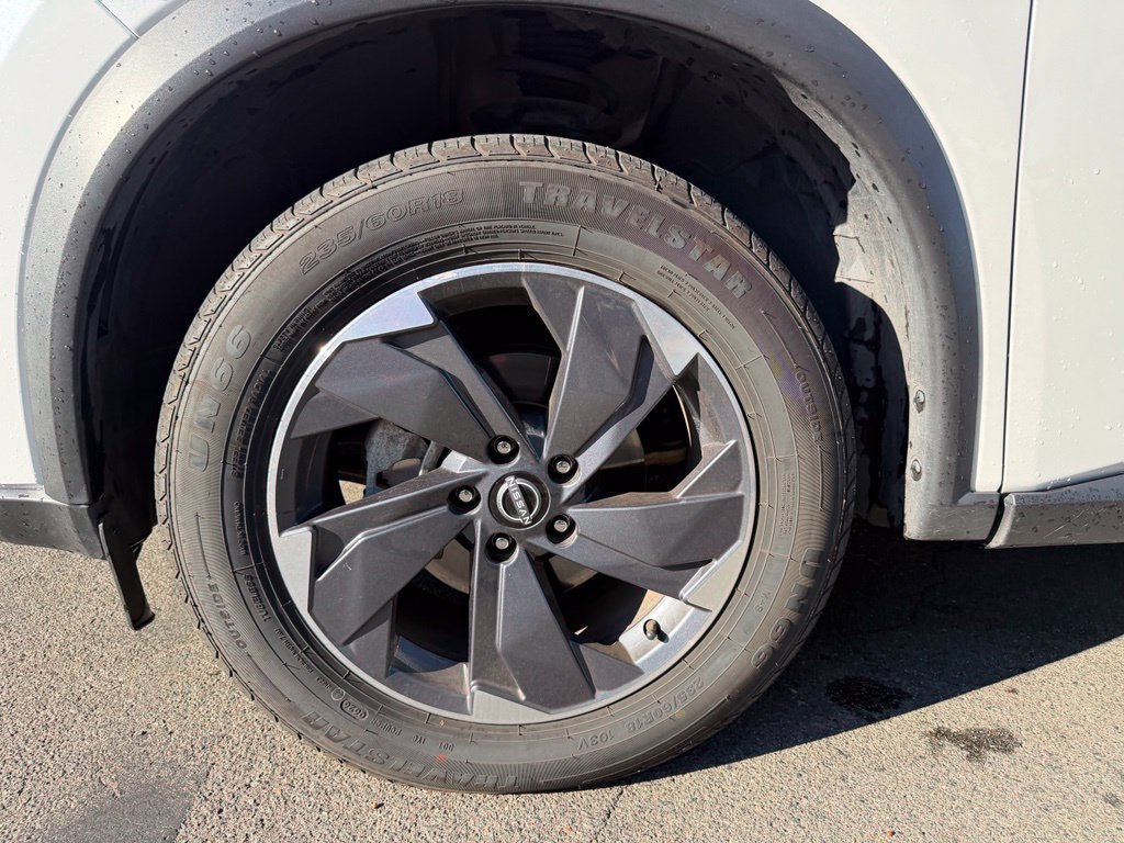 Used 2024 Nissan Rogue SV FWD image 8