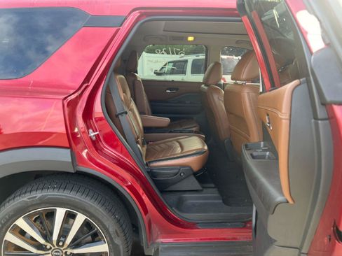 Used 2023 Nissan Pathfinder Platinum FWD image 12