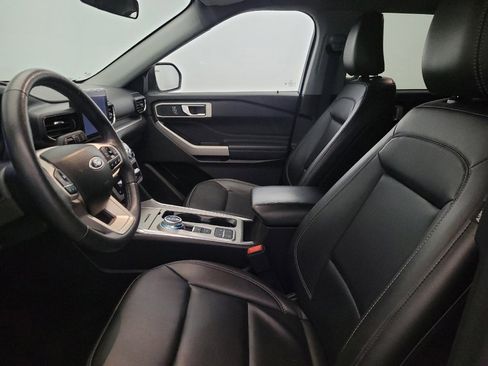 Used 2024 Ford Explorer XLT w/ Equipment Group 202A image 17