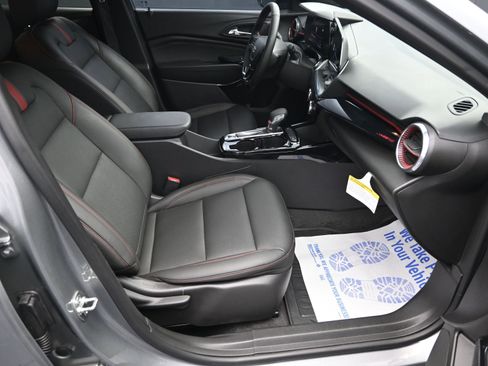 Used 2025 Chevrolet Trax RS w/ Driver Confidence Package image 27
