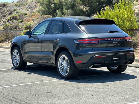 Used 2025 Porsche Macan image 3