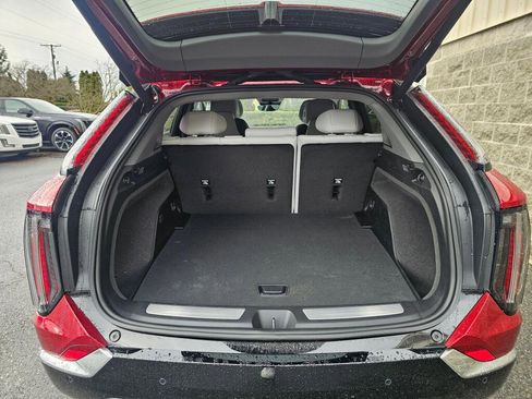 New 2026 Cadillac Optiq Luxury 1 image 8