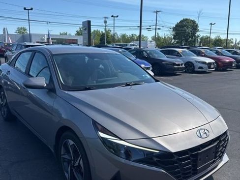 Used 2023 Hyundai Elantra SEL w/ Convenience Package FWD image 5