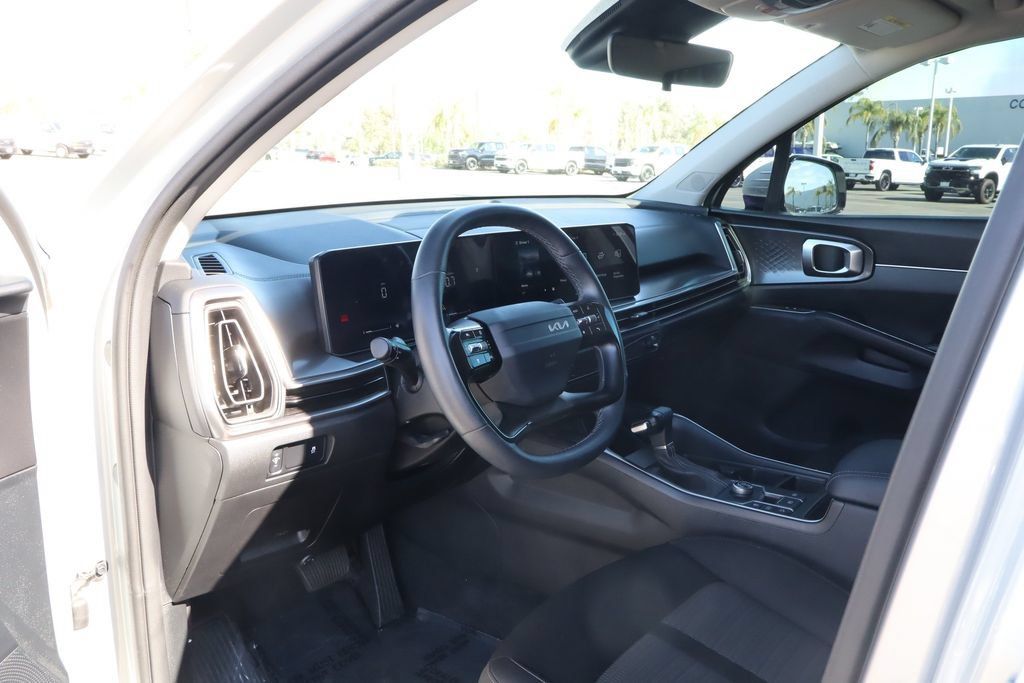 Used 2026 Kia Sorento LX FWD image 18