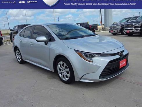 Used 2024 Toyota Corolla LE FWD image 2
