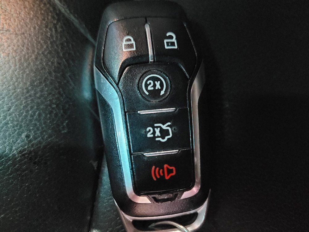 Used 2016 Ford Explorer XLT w/ Equipment Group 202A AWD/4WD image 32