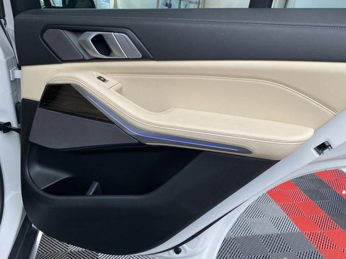 Used 2021 BMW X5 xDrive40i w/ Premium Package image 11