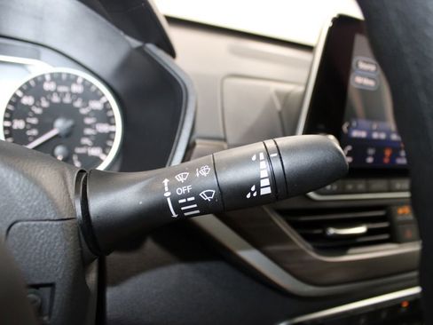 Used 2024 Nissan Altima 2.5 SV image 37