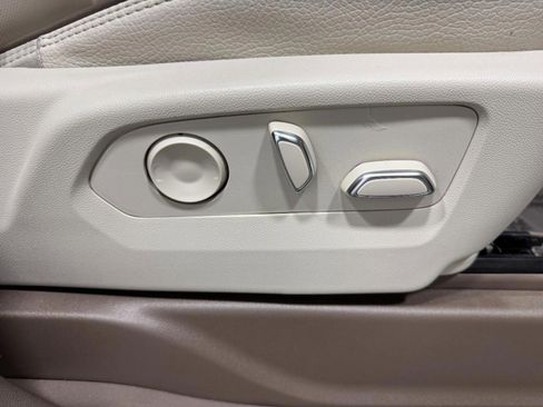 Used 2023 GMC Yukon Denali w/ Denali Reserve Package image 23