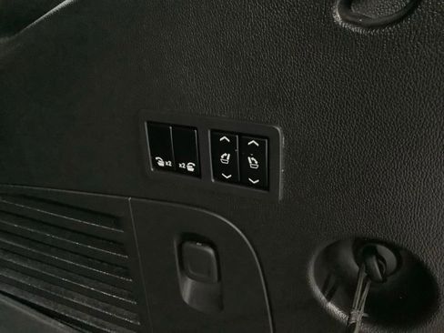 Used 2018 Cadillac Escalade Platinum image 27