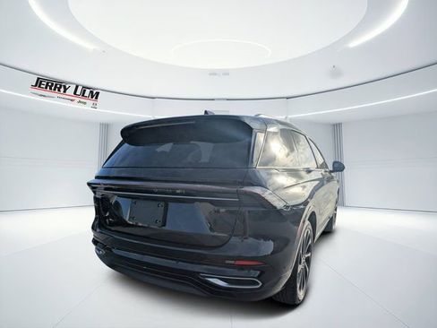 Used 2024 Lincoln Nautilus Black Label image 3