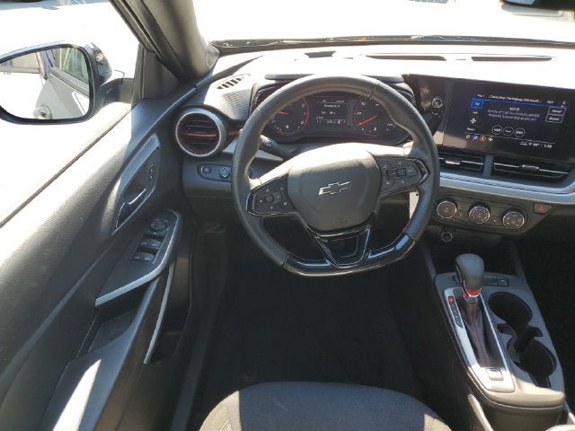 Used 2025 Chevrolet Trax RS w/ Driver Confidence Package FWD image 8