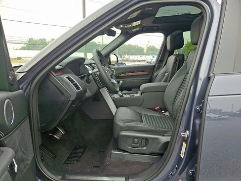 New 2025 Land Rover Discovery Dynamic SE image 11