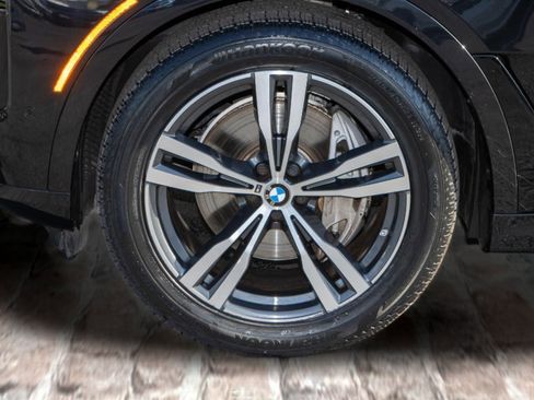 Used 2024 BMW X7 xDrive40i w/ Executive Package image 40