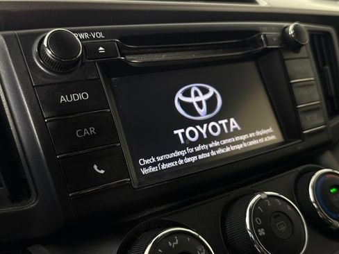 Used 2018 Toyota RAV4 LE FWD image 21