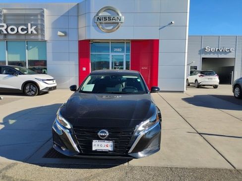 Used 2023 Nissan Altima 2.5 SL image 2