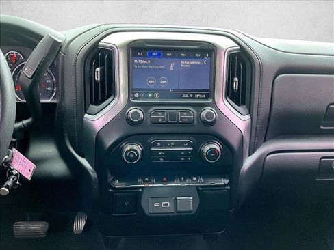 Used 2020 Chevrolet Silverado 1500 LT RWD image 8