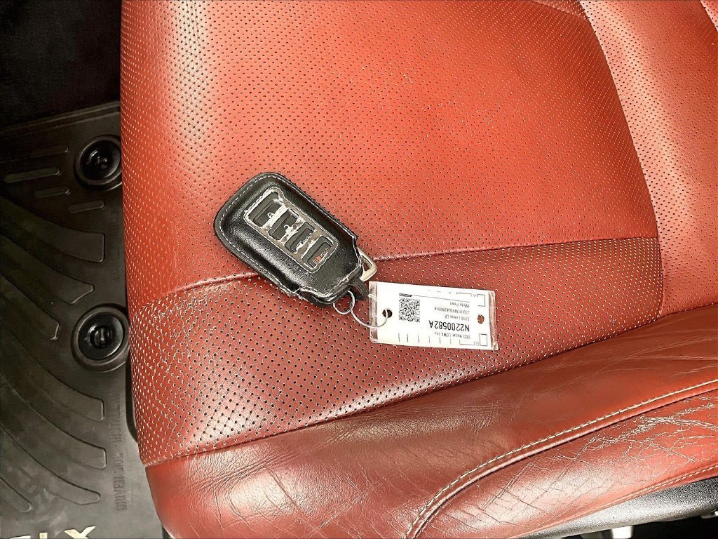 Used 2018 Lexus LX 570 4WD w/ Luxury Package image 32