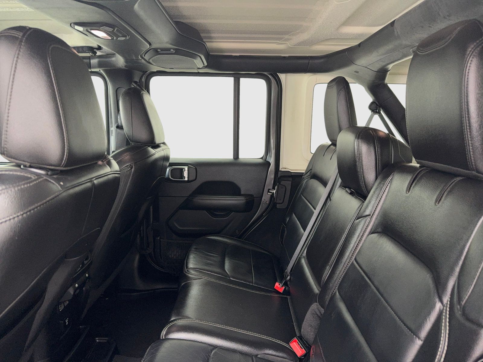 Used 2018 Jeep Wrangler Unlimited Sahara AWD/4WD image 33