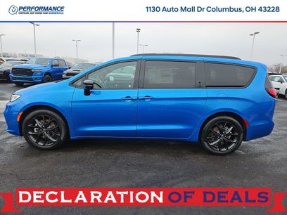 New 2026 Chrysler Pacifica Select w/ S Appearance Package