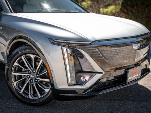 Used 2024 Cadillac Lyriq Sport image 6
