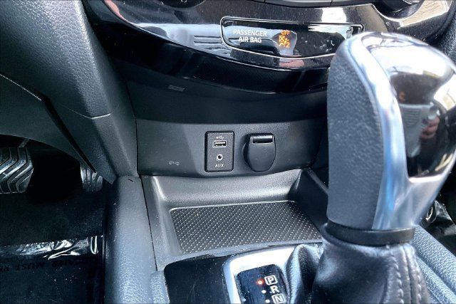 Certified 2017 Nissan Rogue SV w/ SV Premium Package AWD/4WD image 15