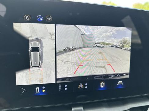 Used 2025 Chevrolet Equinox LT w/ Safety and Technology Package AWD/4WD image 25