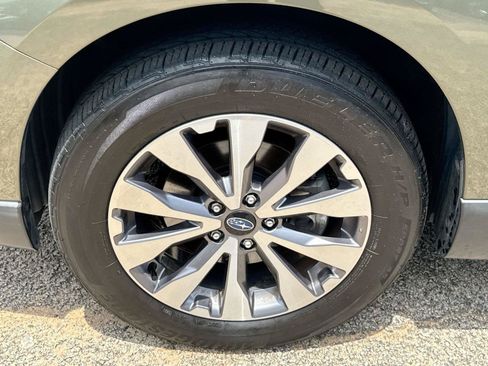 Used 2018 Subaru Outback 3.6R Touring AWD/4WD image 9
