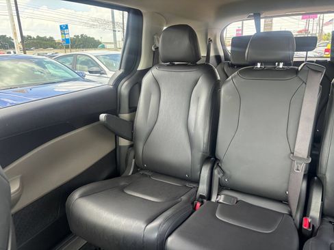 Used 2026 Kia Carnival FWD image 42