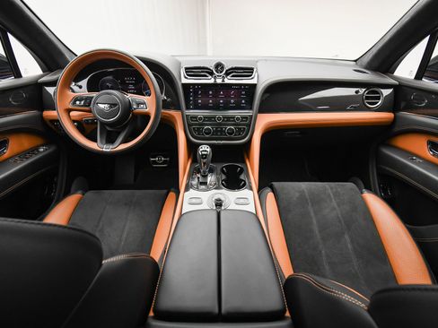 Certified 2022 Bentley Bentayga image 13