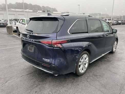 Used 2023 Toyota Sienna Platinum image 10