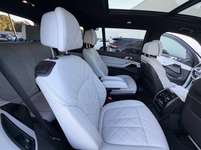 Used 2025 BMW X7 xDrive40i w/ M Sport Package AWD/4WD image 33