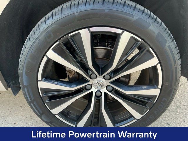 Certified 2024 Volvo XC60 B5 Plus w/ Protection Package Premier AWD/4WD image 9