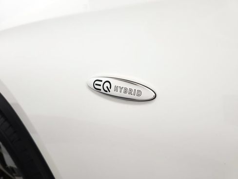 Used 2025 Mercedes-Benz GLC 350e 4MATIC image 32