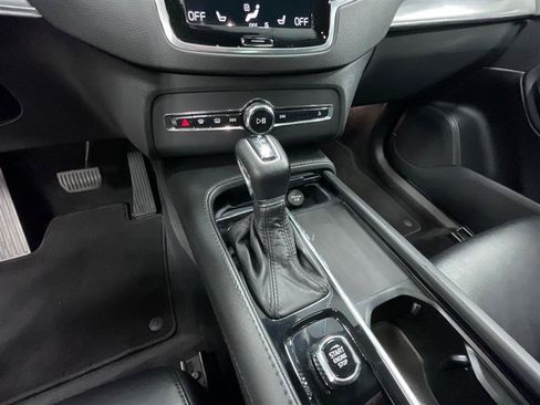Used 2022 Volvo XC90 T5 Momentum AWD/4WD image 16