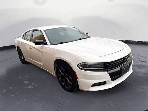 Used 2020 Dodge Charger SXT w/ Blacktop Package image 7