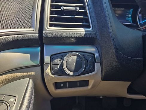 Used 2018 Ford Explorer XLT w/ Equipment Group 202A AWD/4WD image 25