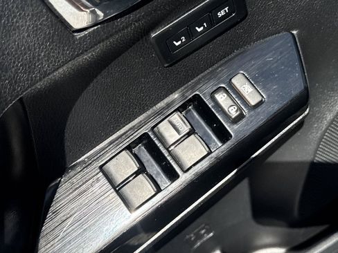 Used 2018 Toyota RAV4 Limited FWD image 14