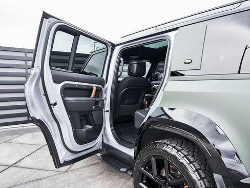 Used 2023 Land Rover Defender 110 X AWD/4WD image 34
