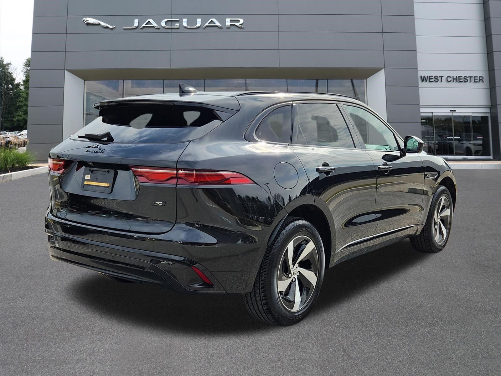 Certified 2026 Jaguar F-PACE R-Dynamic S AWD/4WD image 4