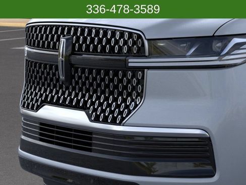 New 2026 Lincoln Navigator Reserve AWD/4WD image 17
