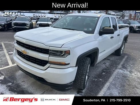 Used 2018 Chevrolet Silverado 1500 Custom image 1