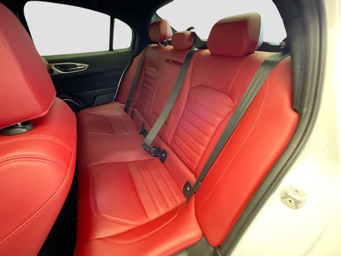 Used 2023 Alfa Romeo Giulia Veloce RWD image 16