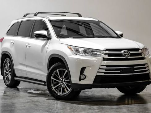 Used 2017 Toyota Highlander XLE AWD/4WD image 9