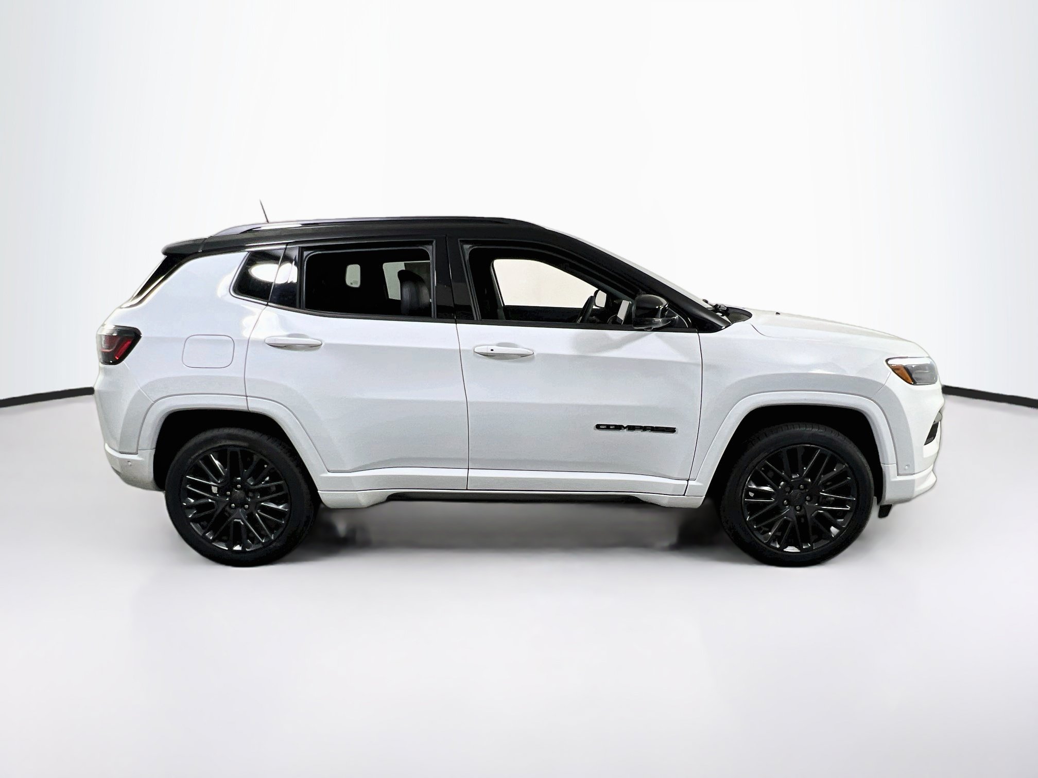 Used 2023 Jeep Compass High Altitude w/ Driver Assist Group I AWD/4WD image 4