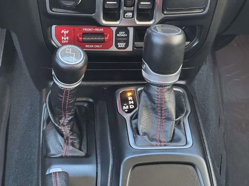 Used 2022 Jeep Gladiator Rubicon image 6