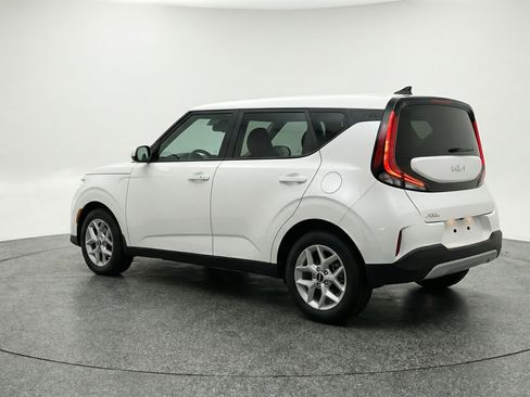 Used 2025 Kia Soul LX w/ LX Technology Package image 6
