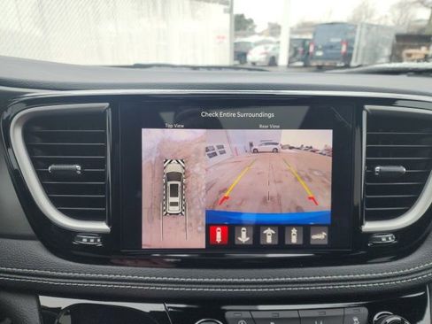 New 2026 Chrysler Pacifica Select w/ S Appearance Package FWD image 4